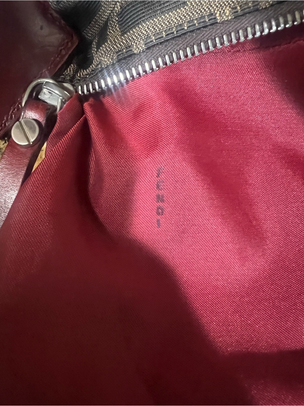 Authentic: VINTAGE FENDI ZUCCA W/RED LEATHER OYSTER SHOULDER BAG ITALY - Picture 13 of 14